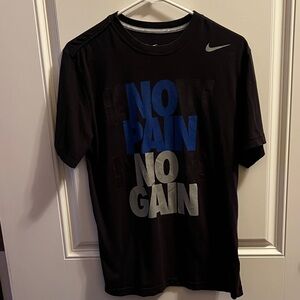 Nike Men's Black and Blue Graphic Tee